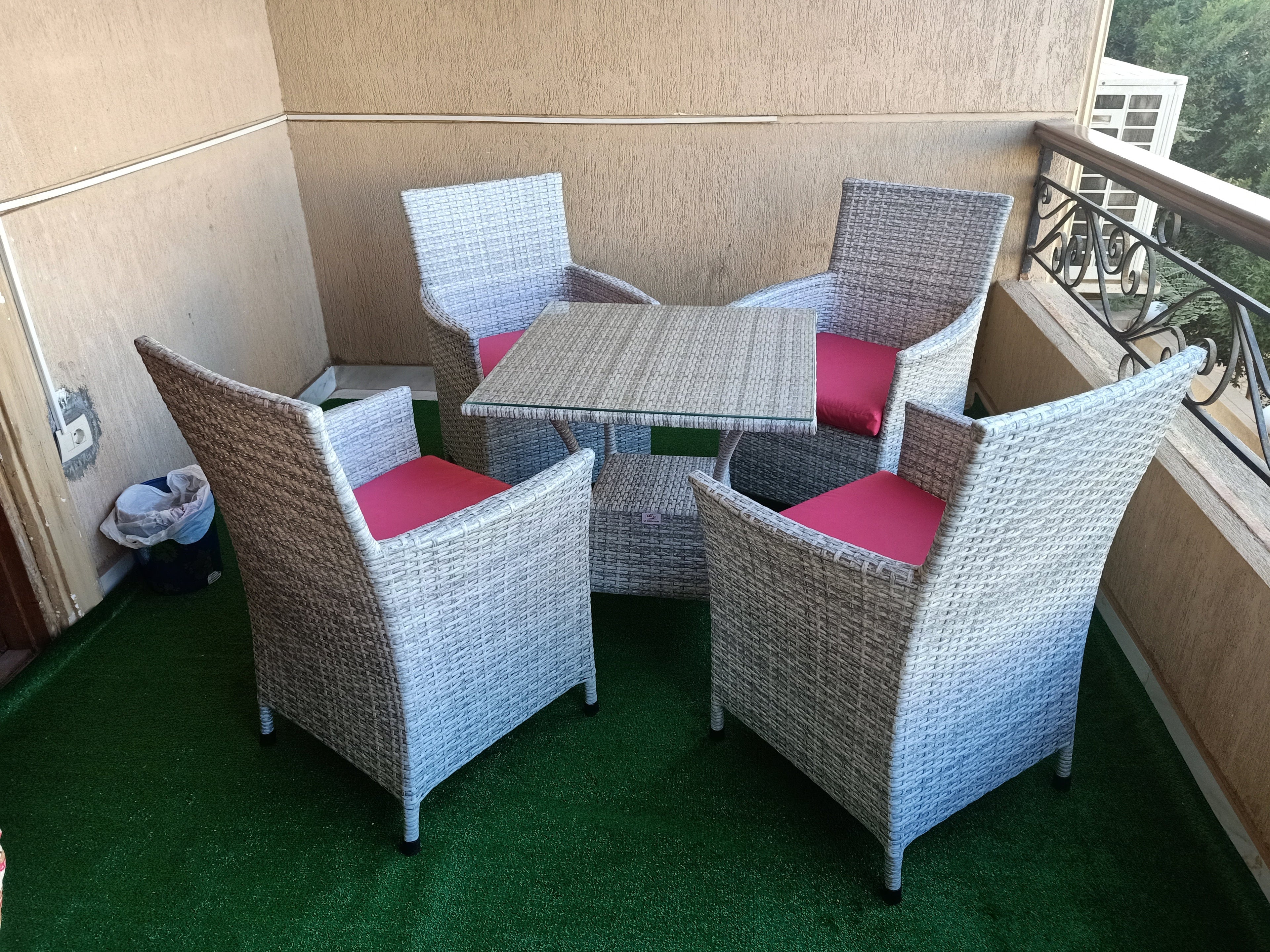 Studio rattan dining set for 4 persons