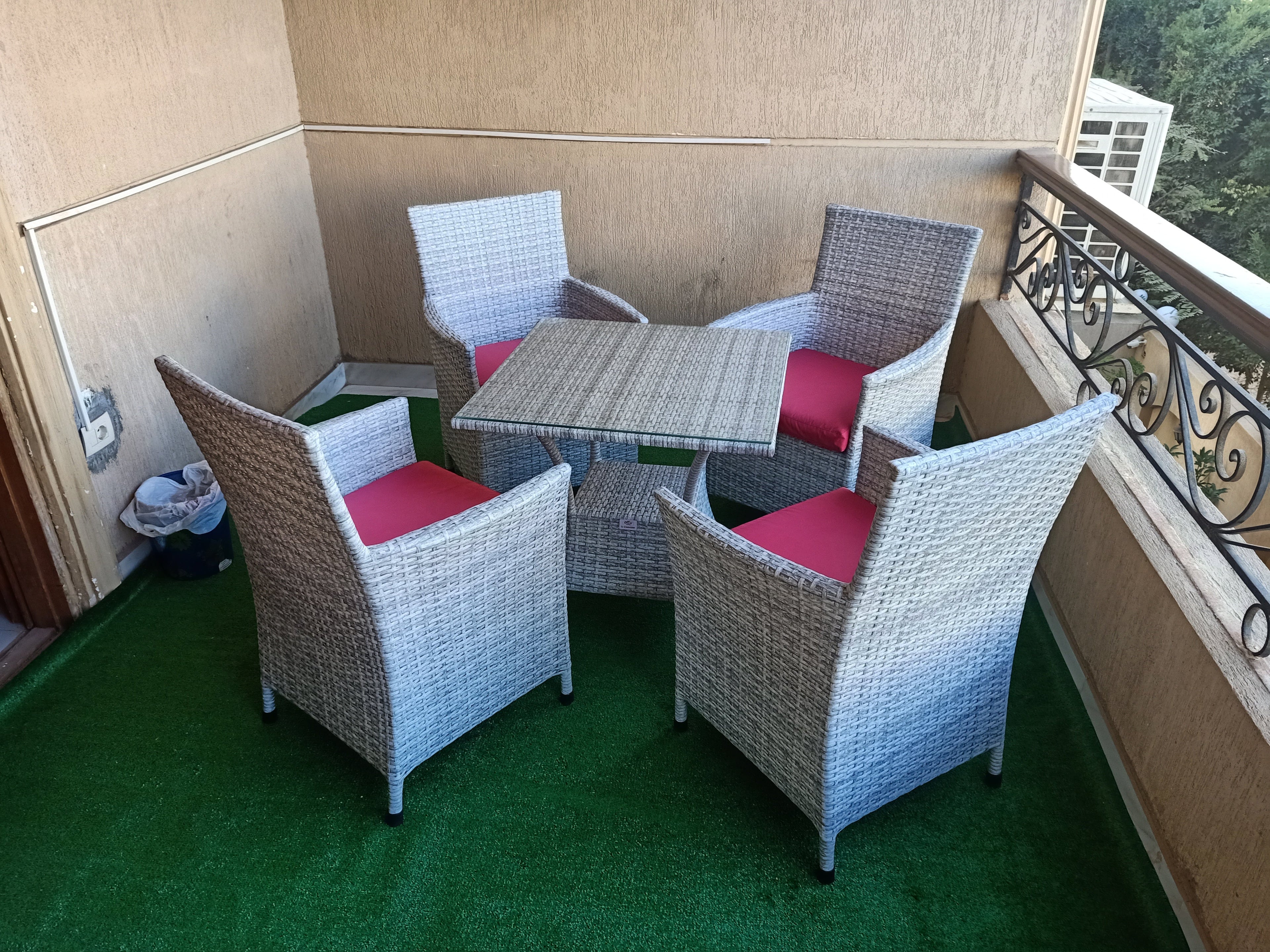Studio rattan dining set for 4 persons