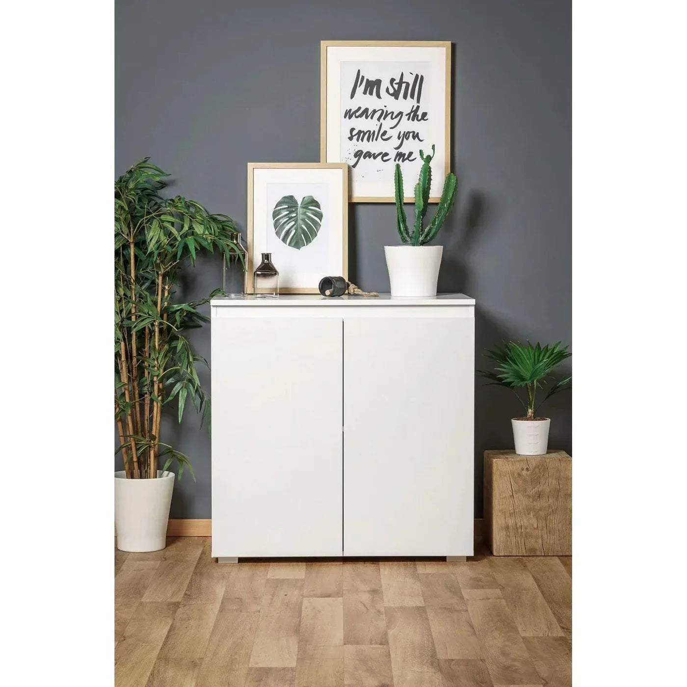 White MDF shoe cabinet with two panel doors and flat top, 90x40x100cm.