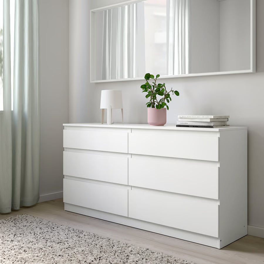 White MDF dresser unit with panel doors and drawers, 140x40x72cm, clean flat fronts