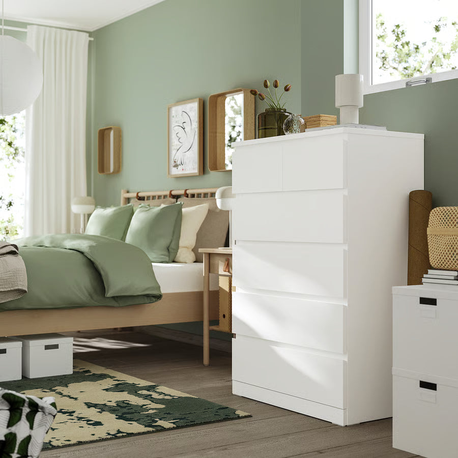 White MDF dresser unit with 2 top doors and 4 drawers